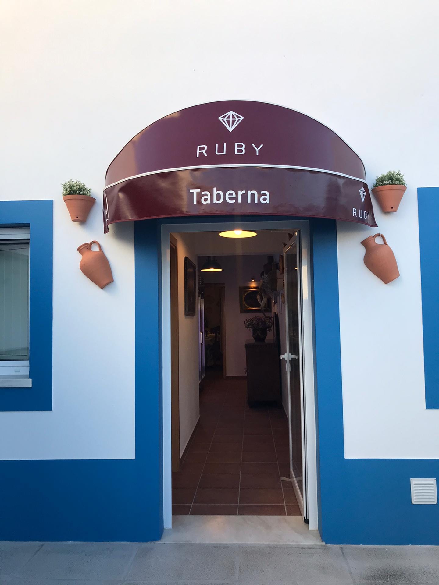 Taberna Tintos e Petiscos