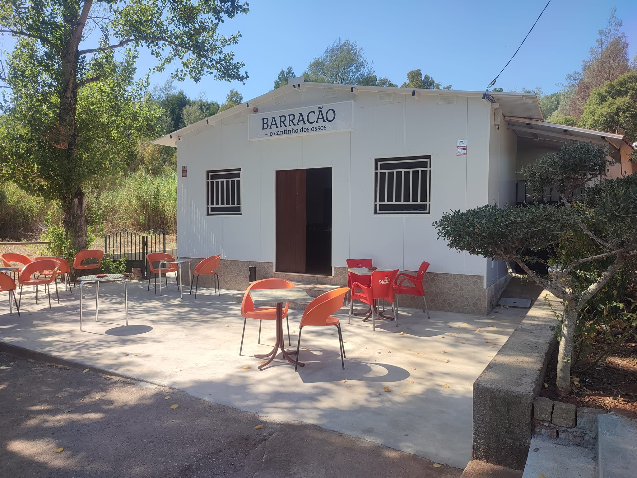 Barracão - O Cantinho dos Ossos